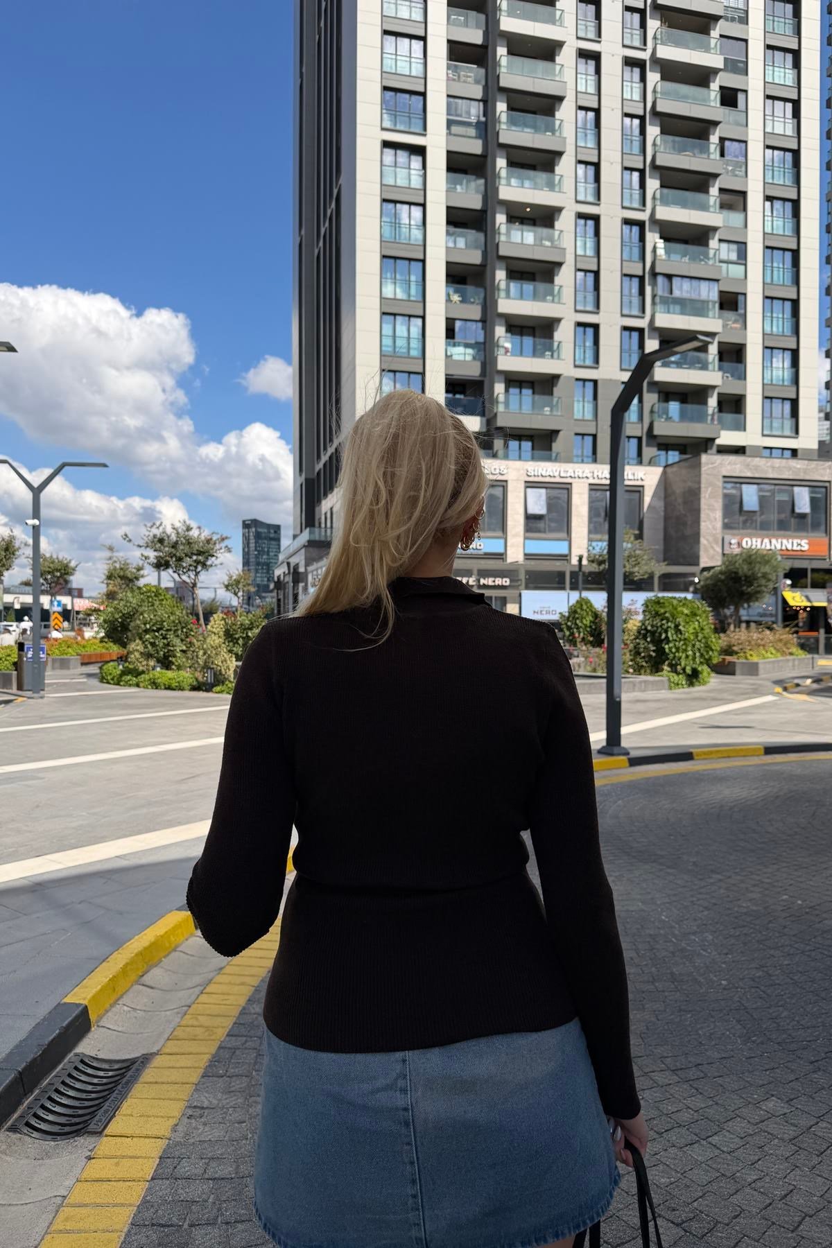 DİK YAKA ÇITÇITLI TRIKO KAZAK