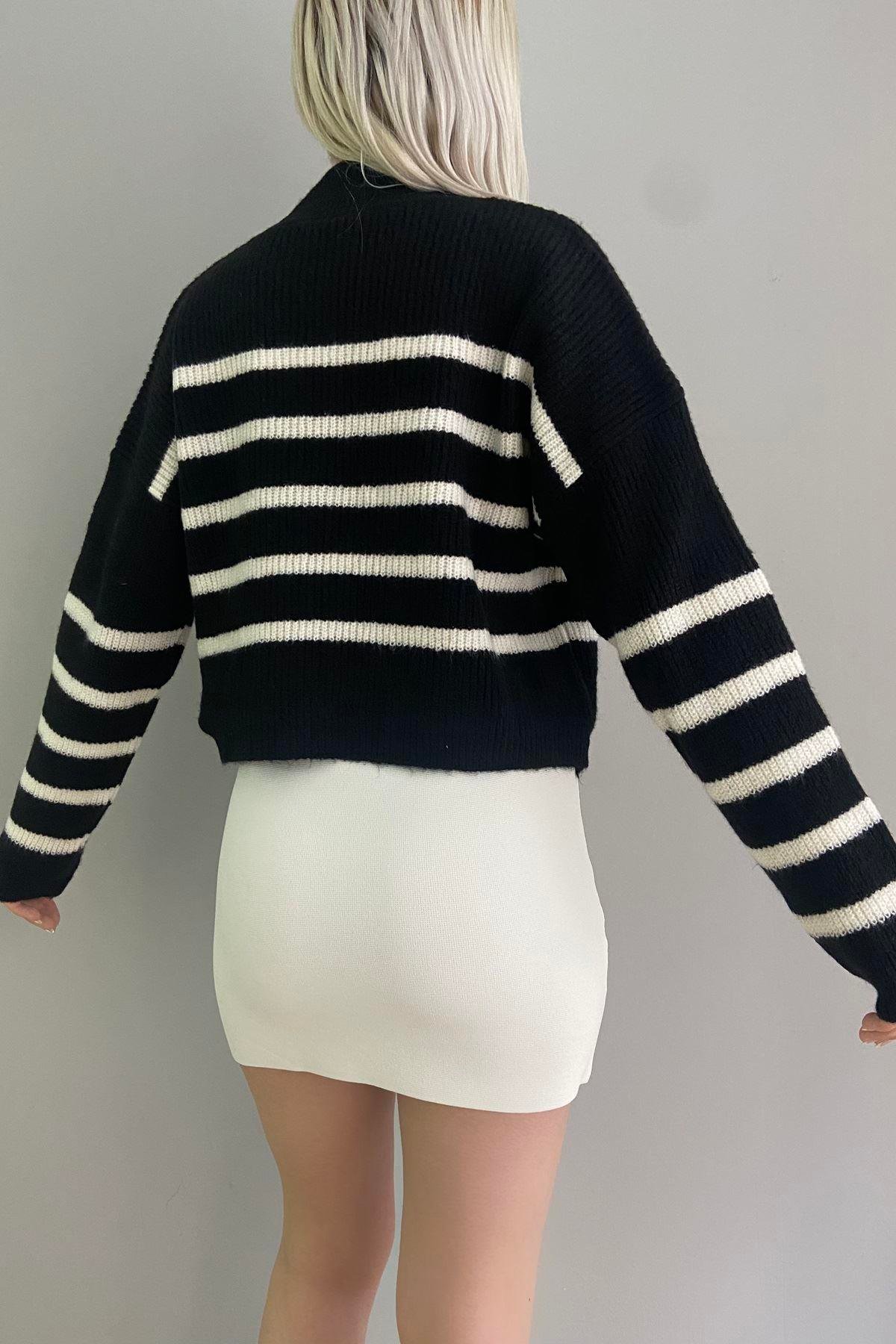 DİK YAKA ÇİZGİLİ CROP KAZAK