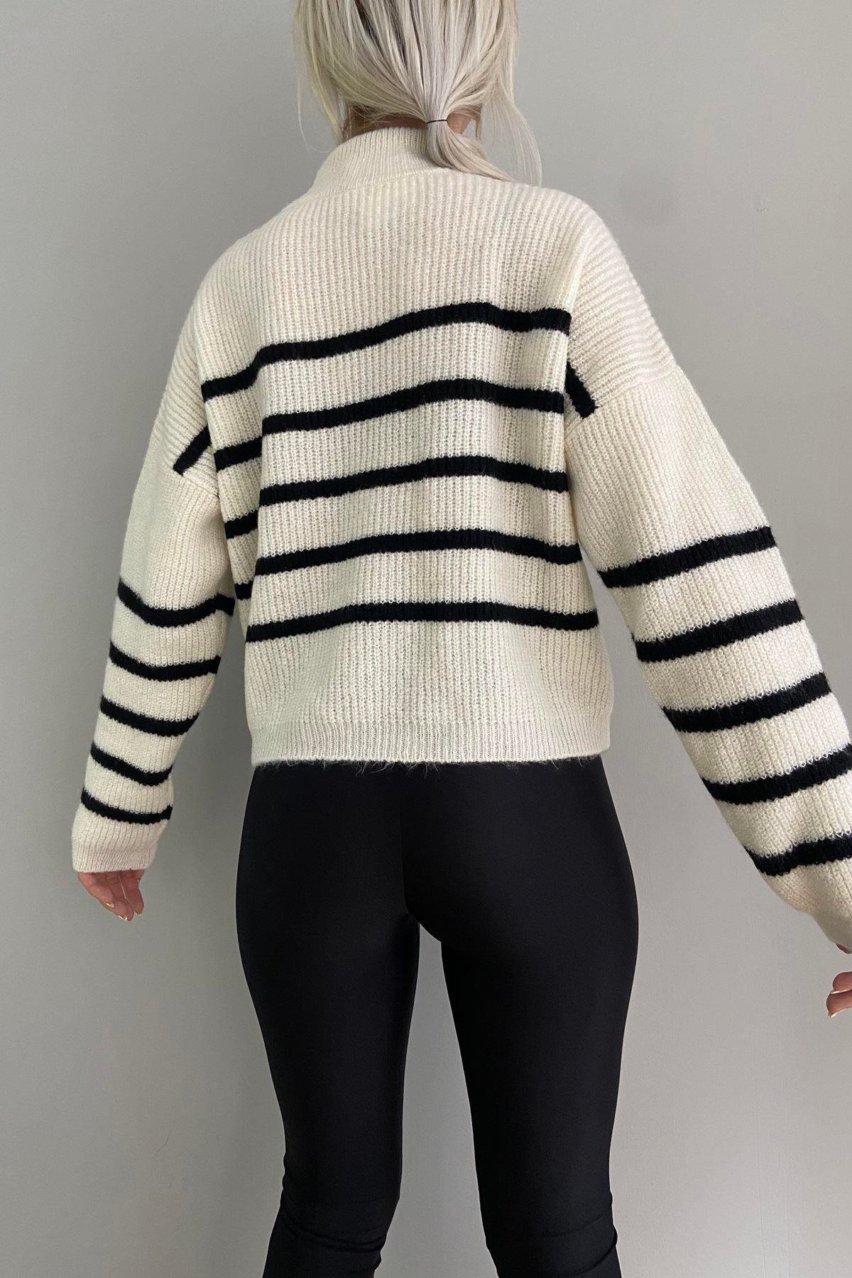DİK YAKA ÇİZGİLİ CROP KAZAK