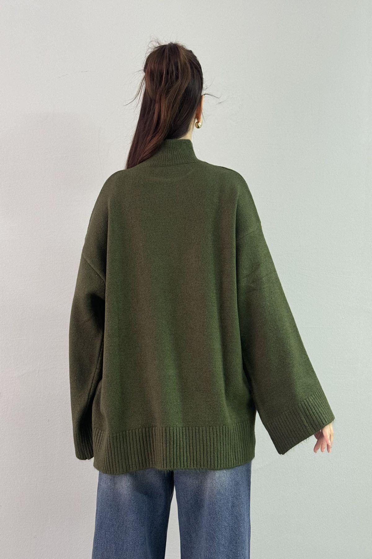 DİK YAKA OVERSIZE TRIKO KAZAK