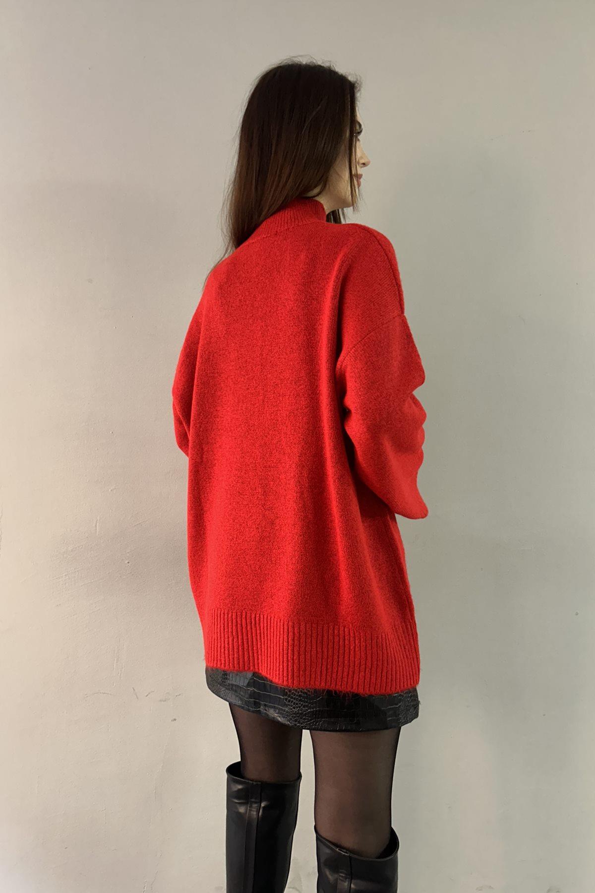 DİK YAKA OVERSIZE TRIKO KAZAK