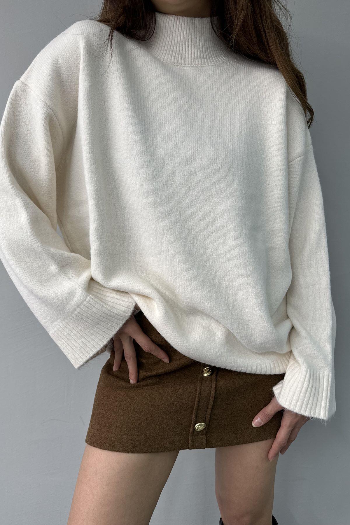 DİK YAKA OVERSIZE TRIKO KAZAK