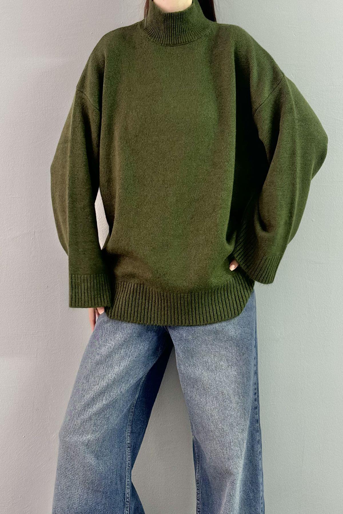 DİK YAKA OVERSIZE TRIKO KAZAK
