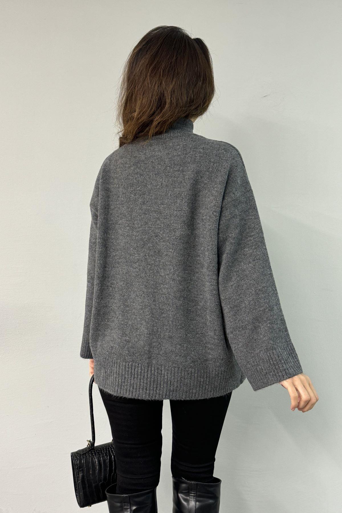 DİK YAKA OVERSIZE TRIKO KAZAK