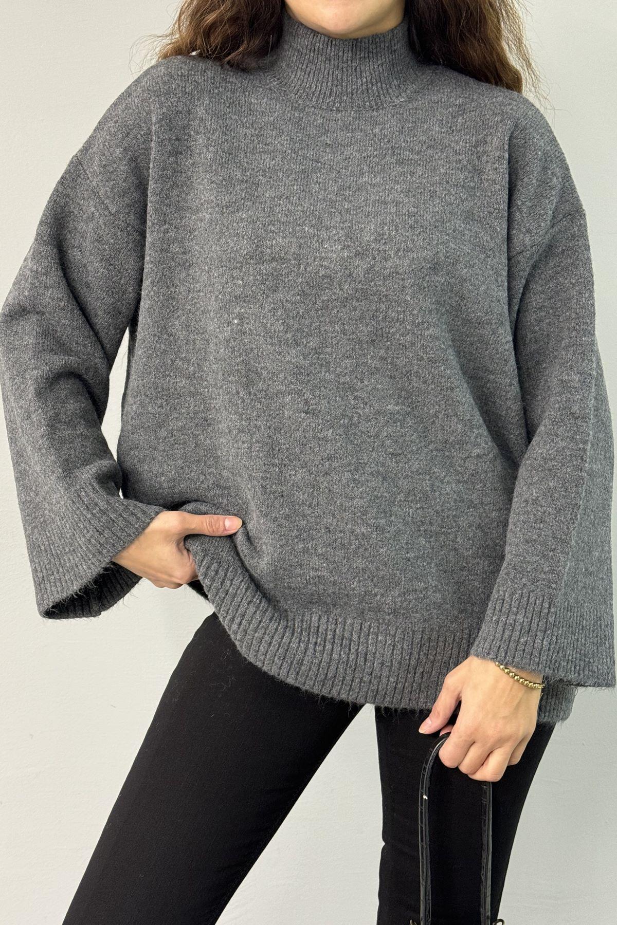 DİK YAKA OVERSIZE TRIKO KAZAK