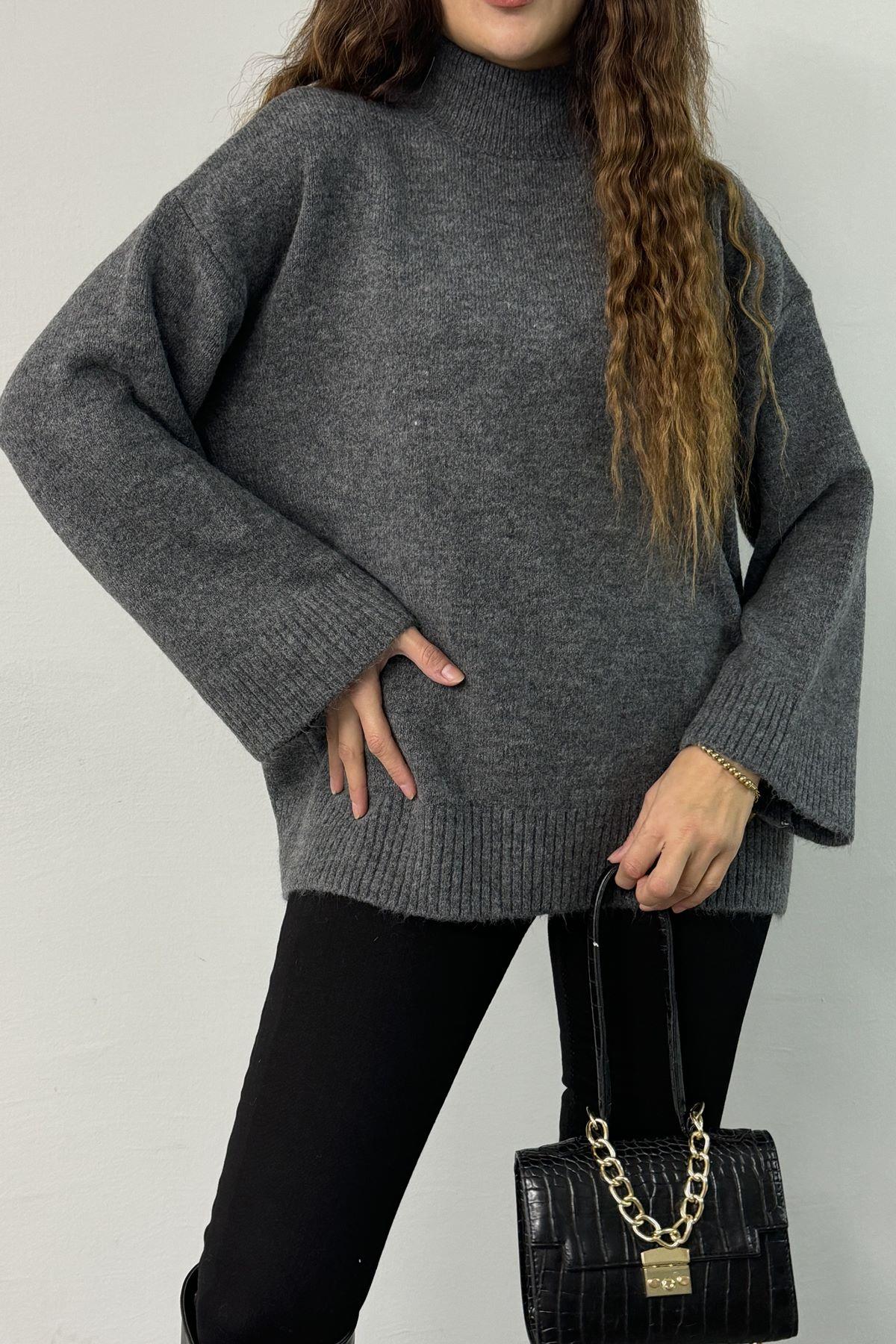 DİK YAKA OVERSIZE TRIKO KAZAK