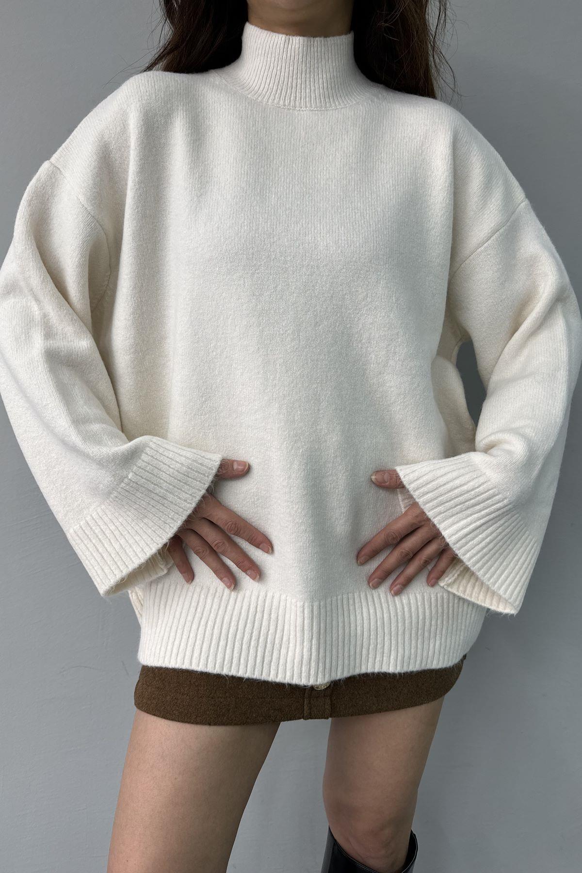 DİK YAKA OVERSIZE TRIKO KAZAK