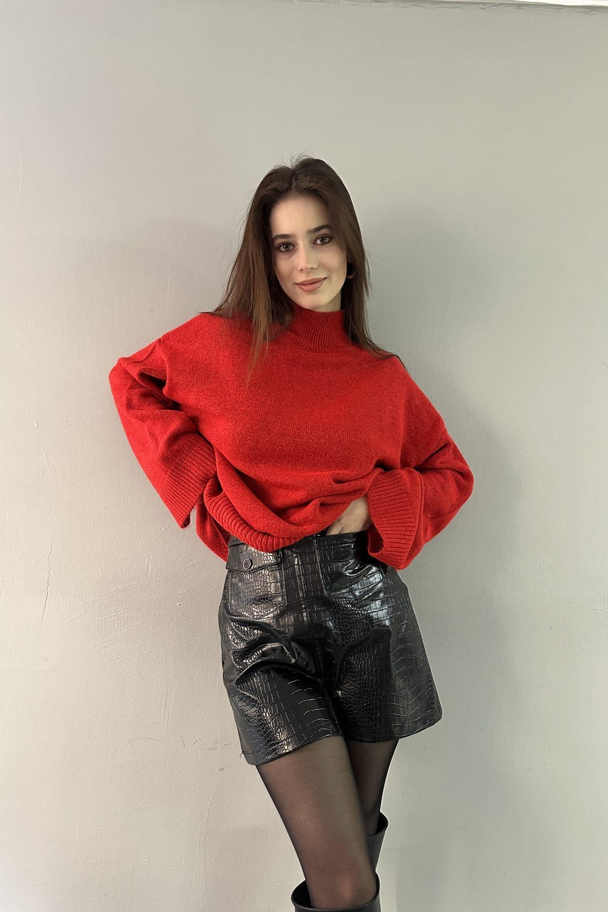 DİK YAKA OVERSIZE TRIKO KAZAK