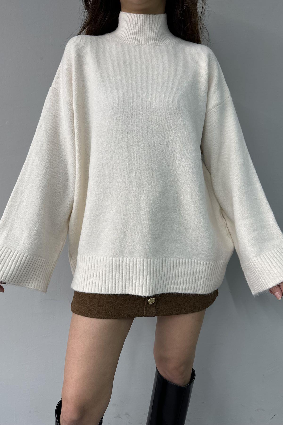 DİK YAKA OVERSIZE TRIKO KAZAK