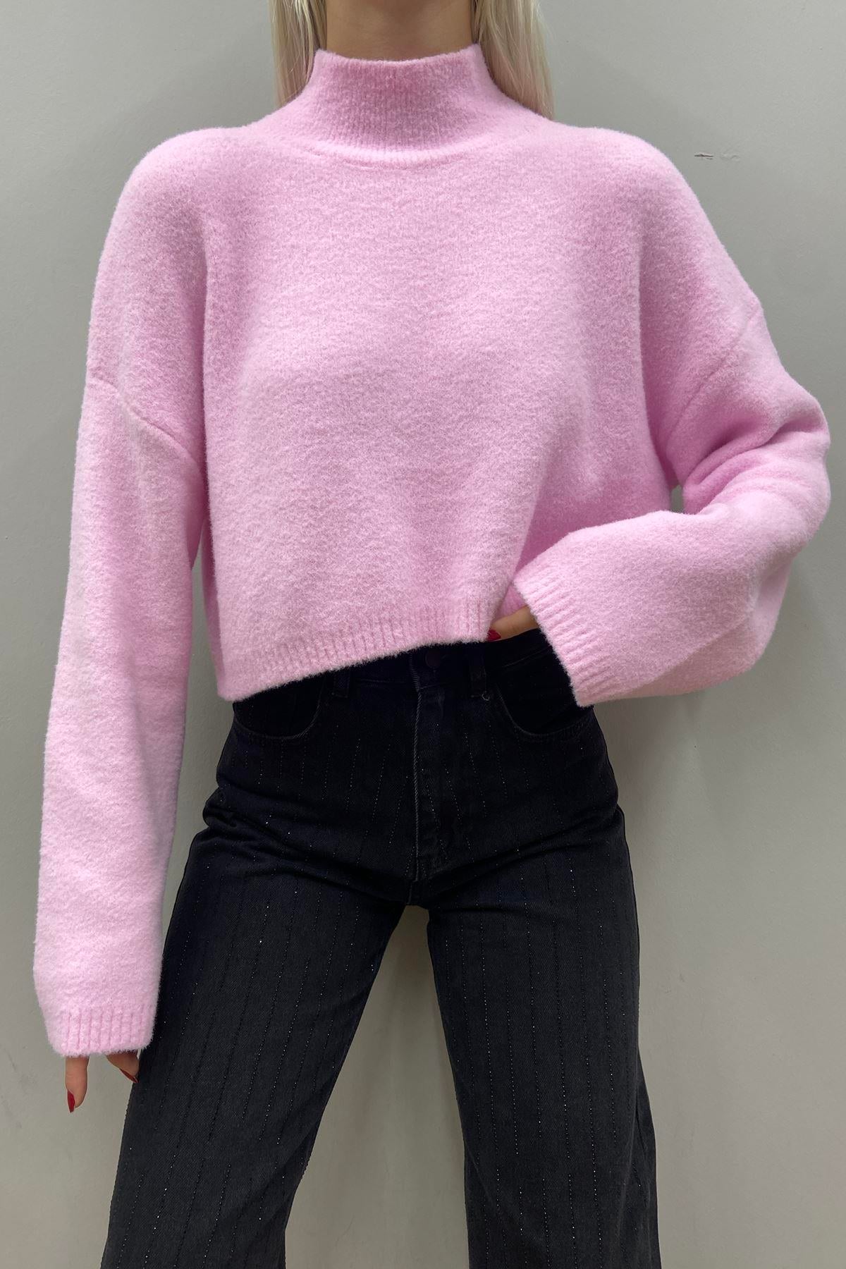 DİK YAKA YUMOŞ DOKULU CROP KAZAK