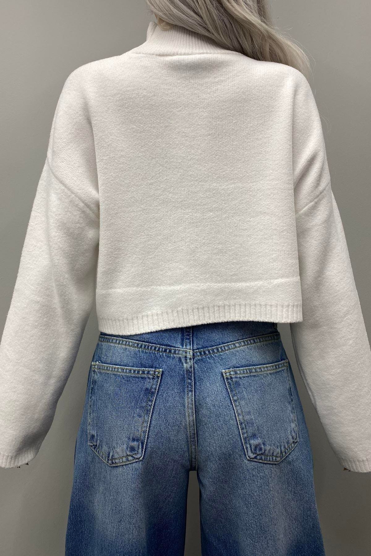 DİK YAKA YUMOŞ DOKULU CROP KAZAK