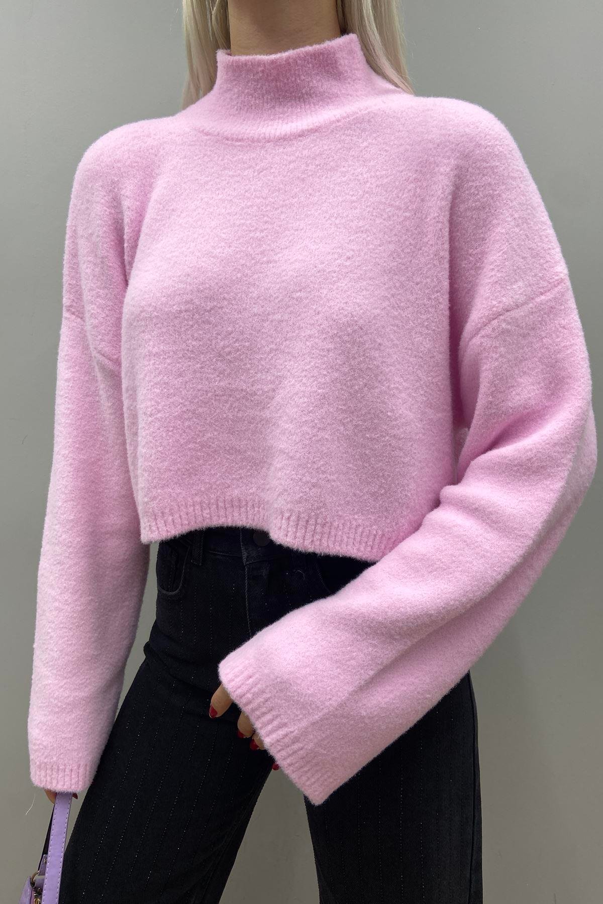DİK YAKA YUMOŞ DOKULU CROP KAZAK