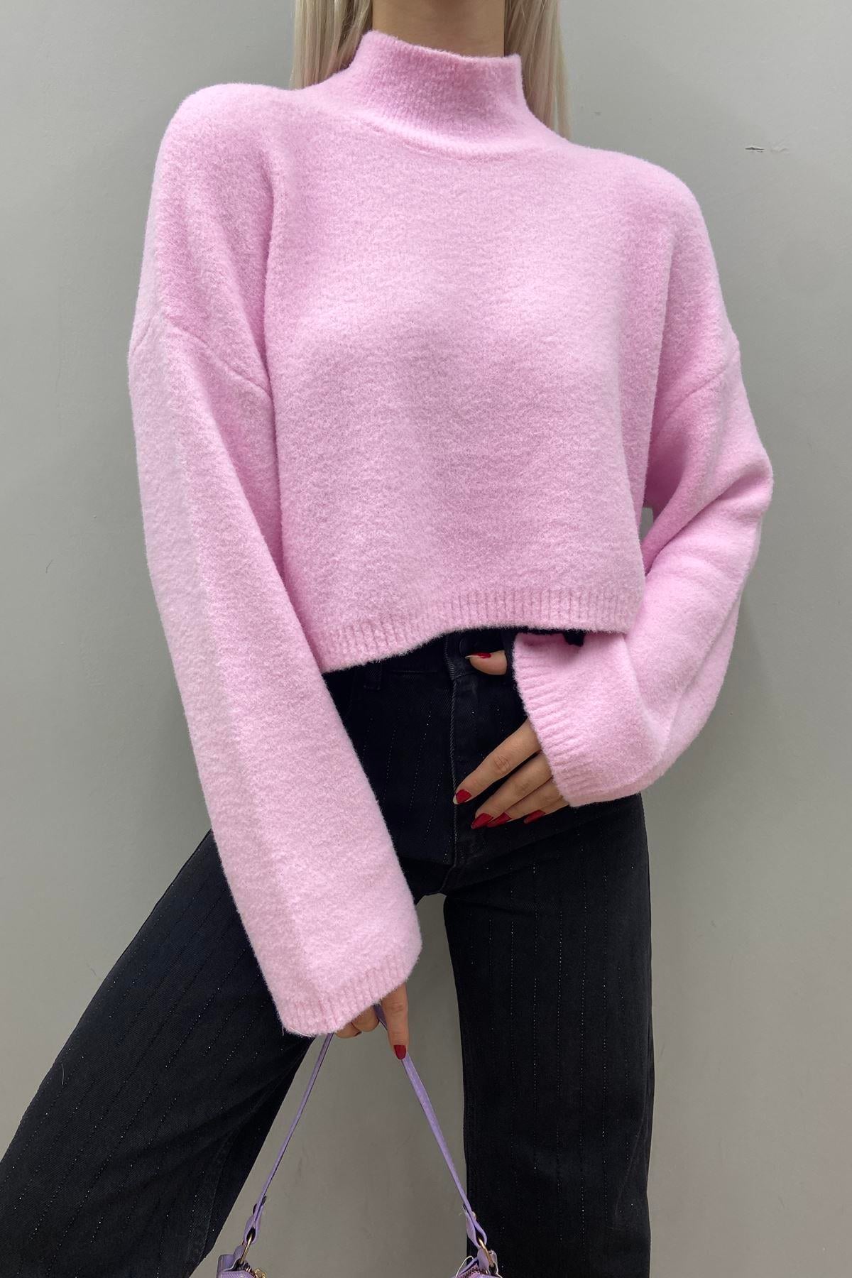 DİK YAKA YUMOŞ DOKULU CROP KAZAK