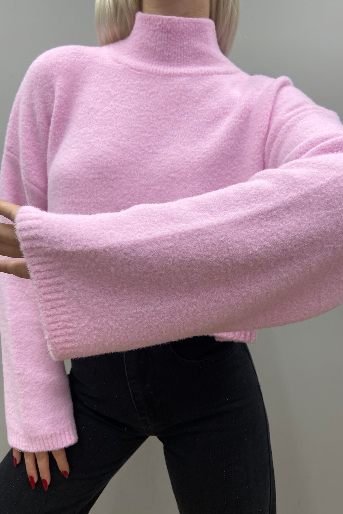 DİK YAKA YUMOŞ DOKULU CROP KAZAK