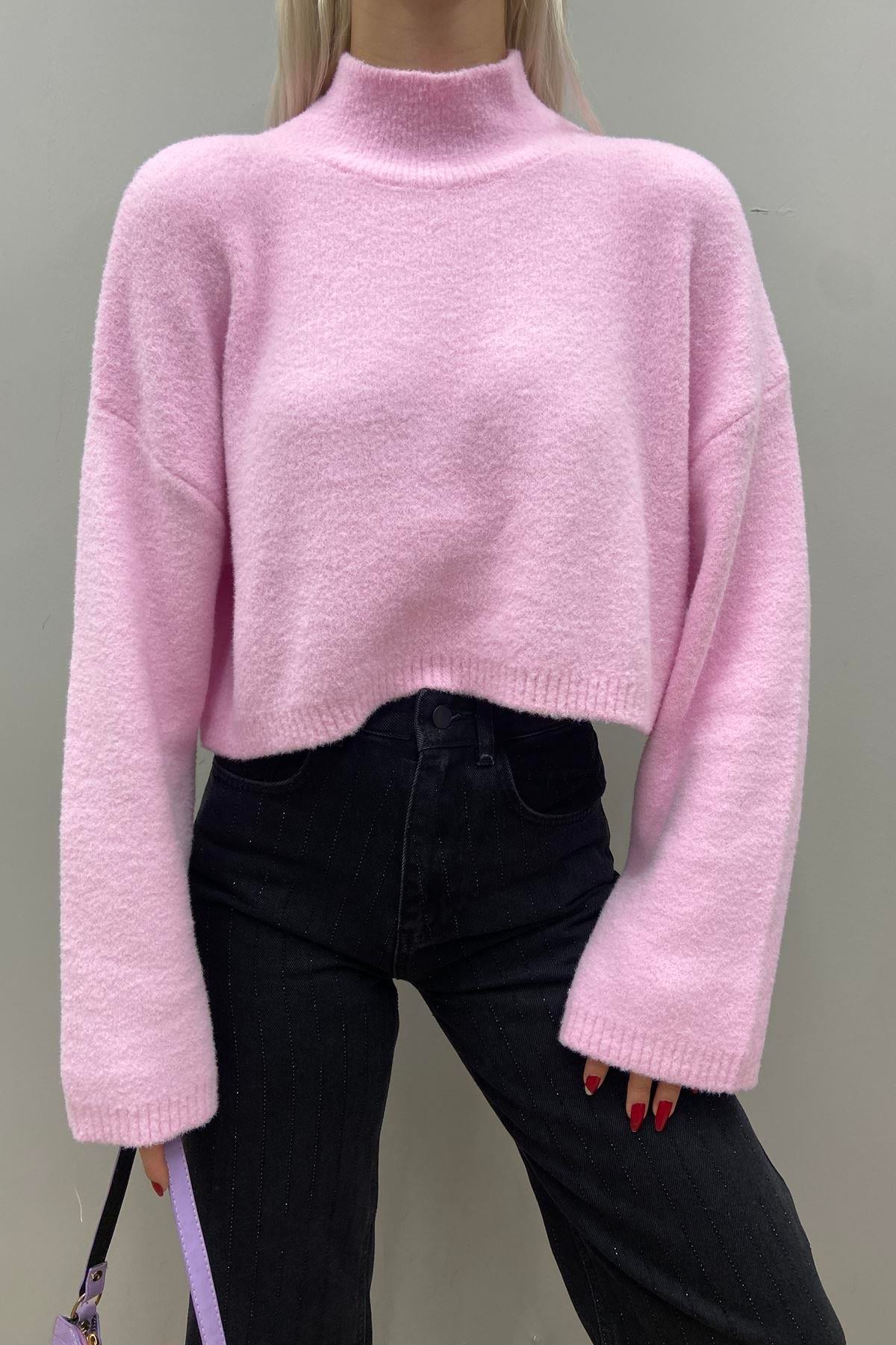 DİK YAKA YUMOŞ DOKULU CROP KAZAK