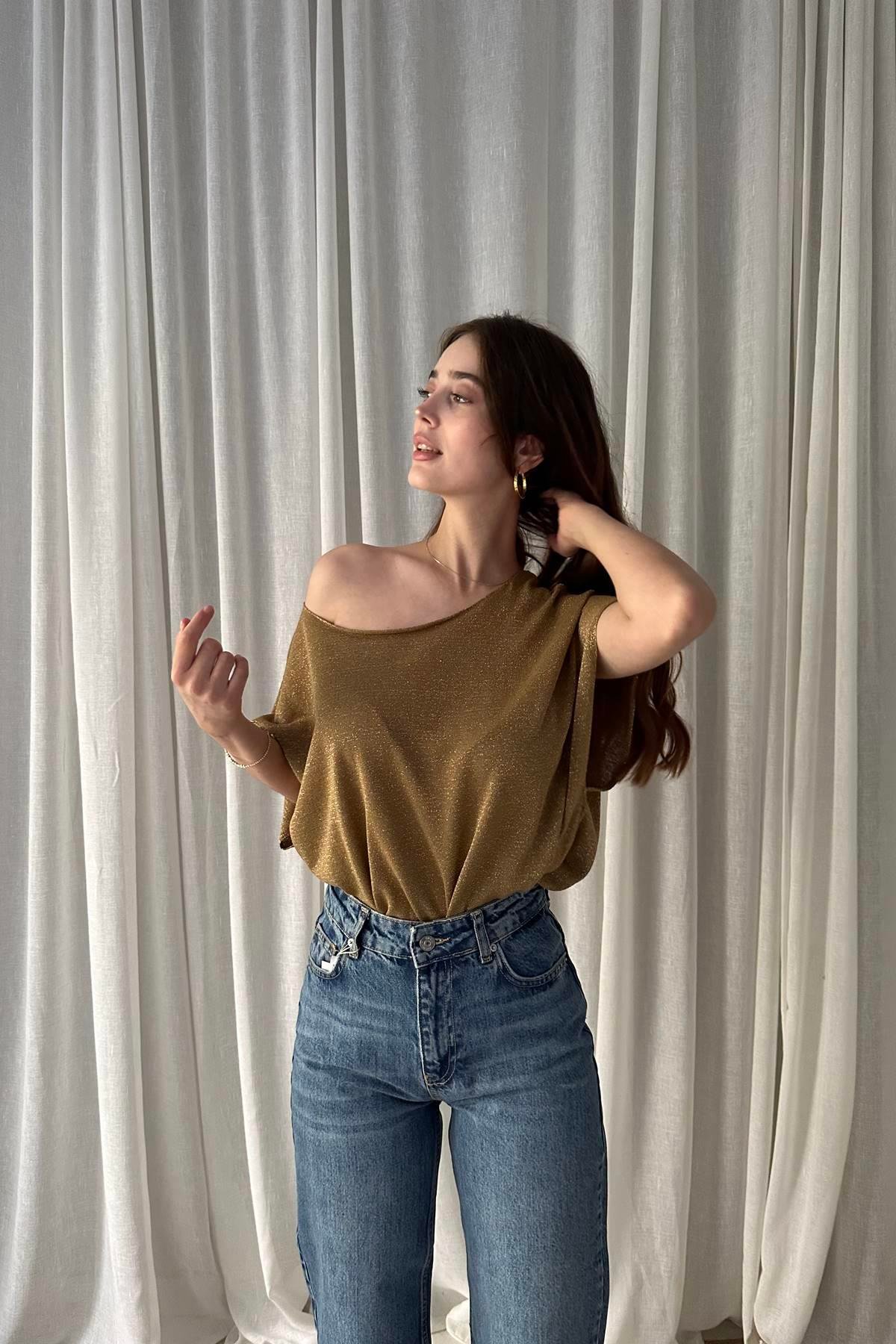 DÜŞÜK OMUZ SİMLİ TRIKO