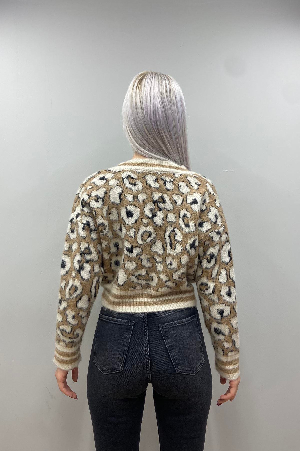 LEOPAR DESENLİ V YAKA TRIKO