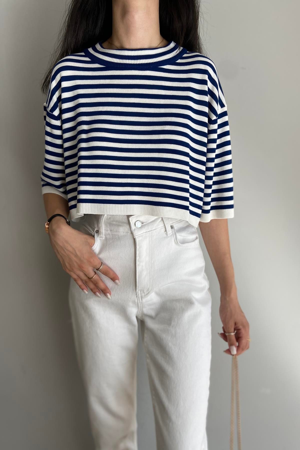 OVERSİZE ÇİZGİ DETAY CROP TRIKO