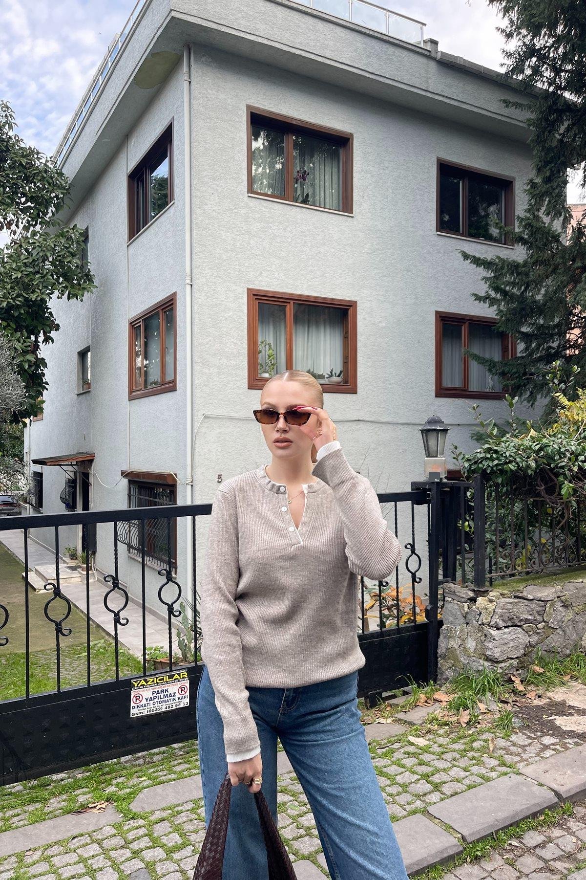 PATI DÜĞMELİ TRIKO KAZAK