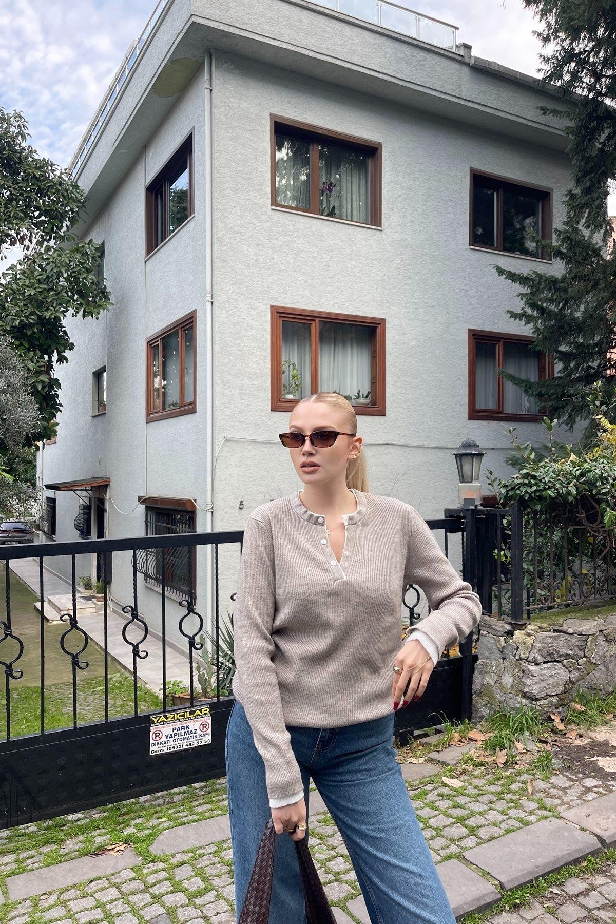 PATI DÜĞMELİ TRIKO KAZAK
