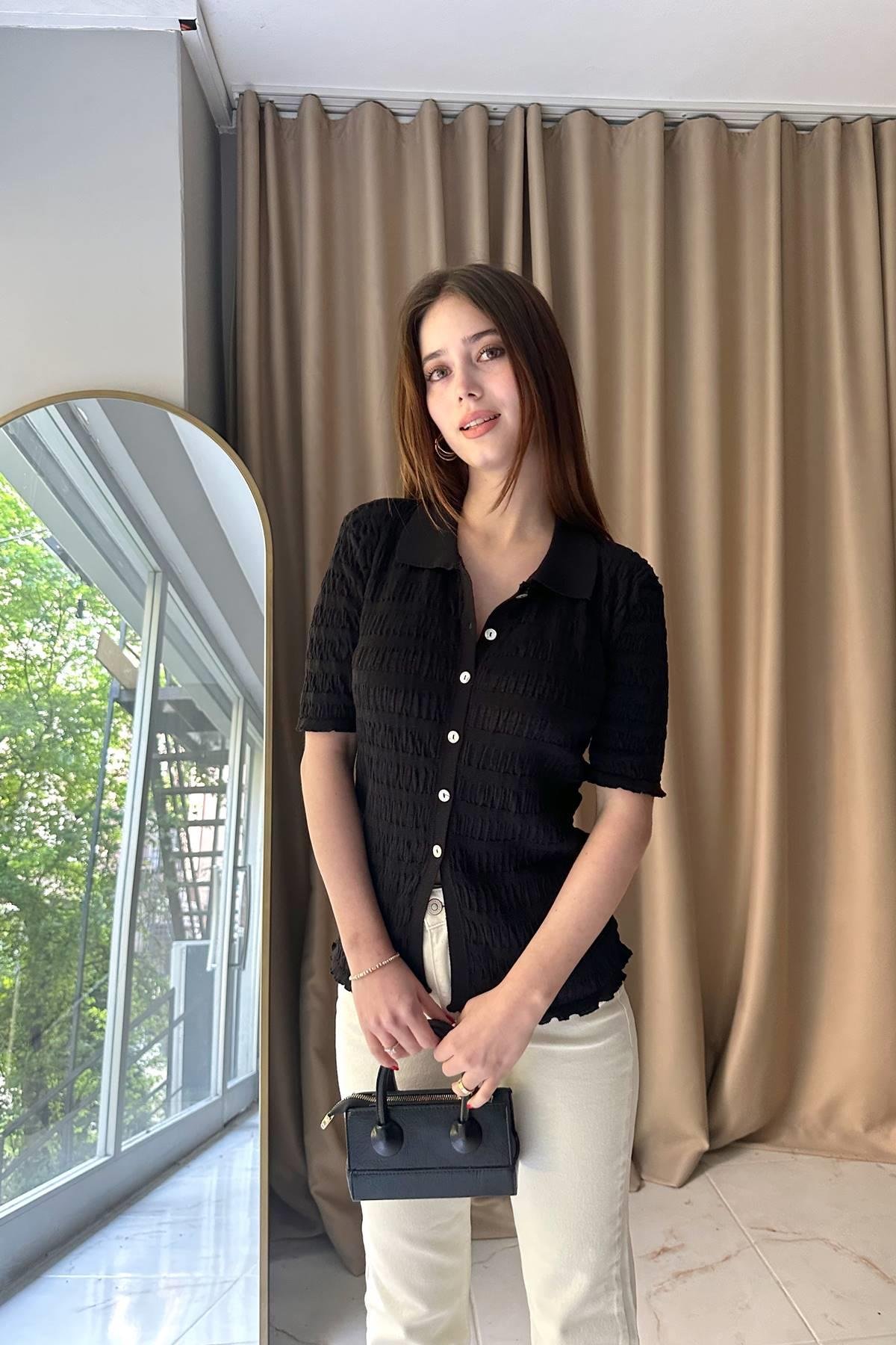 POLO YAKA BÜZGÜLÜ DÜĞMELİ İNCE TRIKO