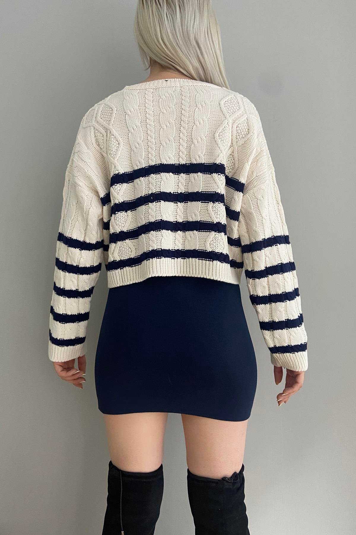 SAÇ ÖRGÜ ÇİZGİLİ CROP TRIKO KAZAK