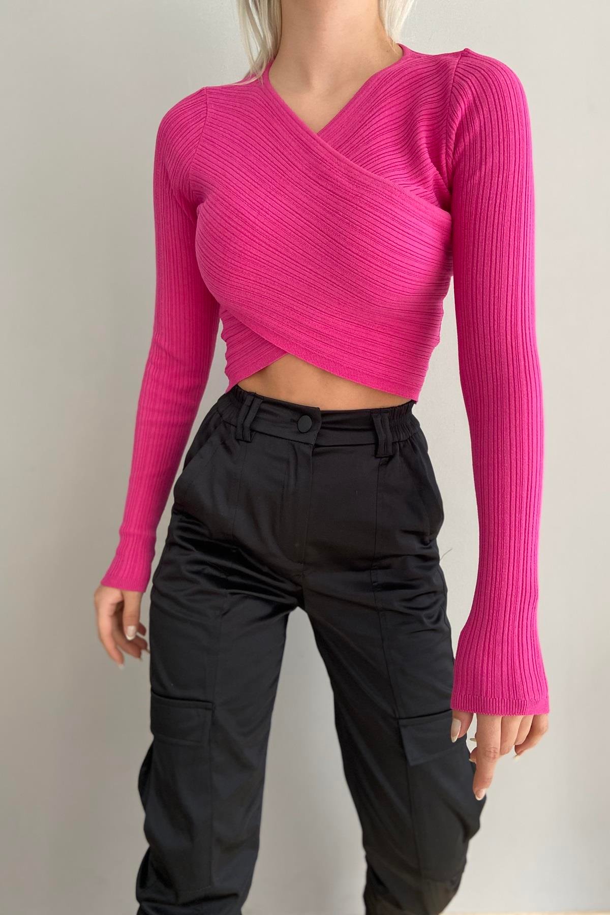 V YAKA ÖNÜ VEREV CROP KAZAK