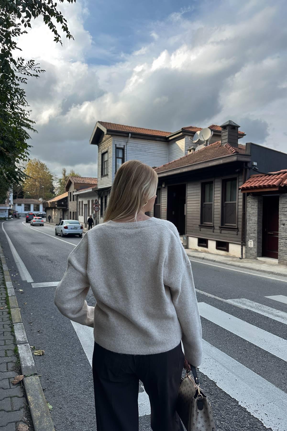 V YAKA YUMUŞAK DOKULU TRIKO KAZAK