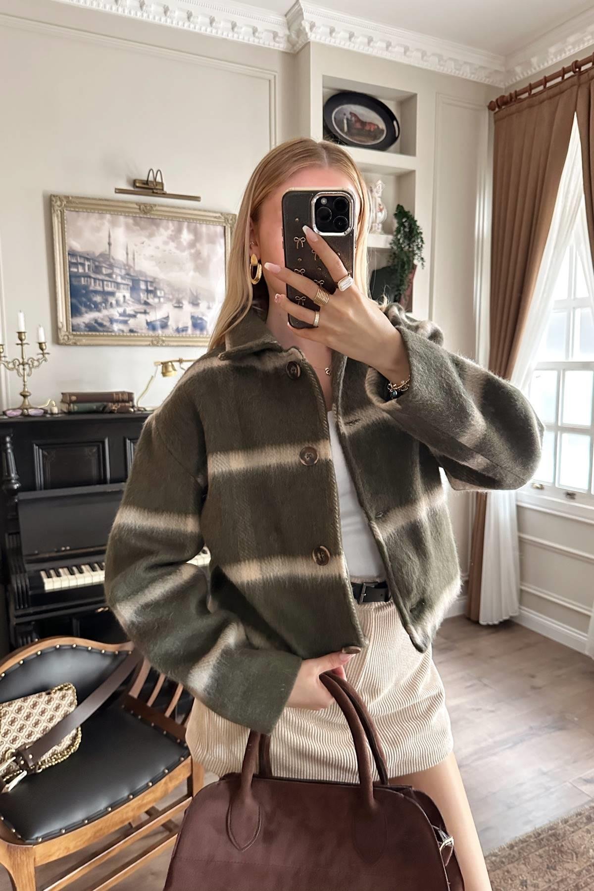 EKOSE DESEN CROP KAŞE CEKET