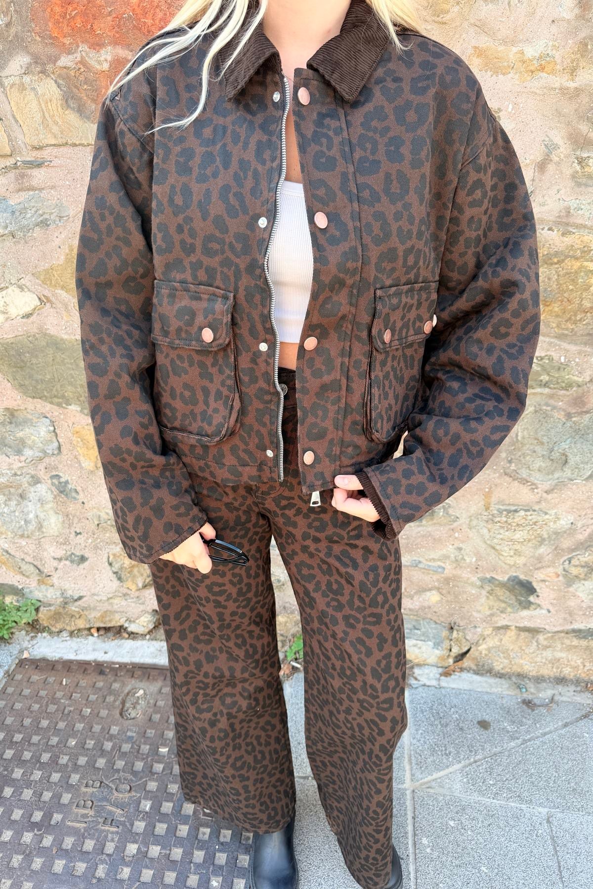 LEOPAR DESEN KADİFE YAKA MONT