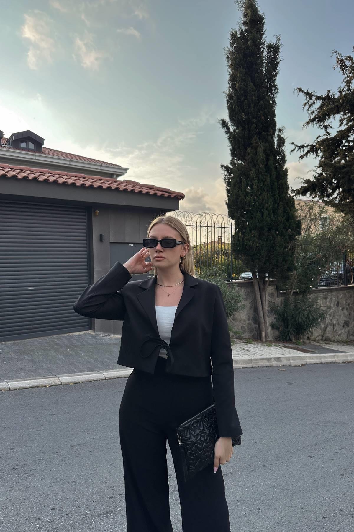 ÖN BAĞLAMA DETAY KISA CEKET