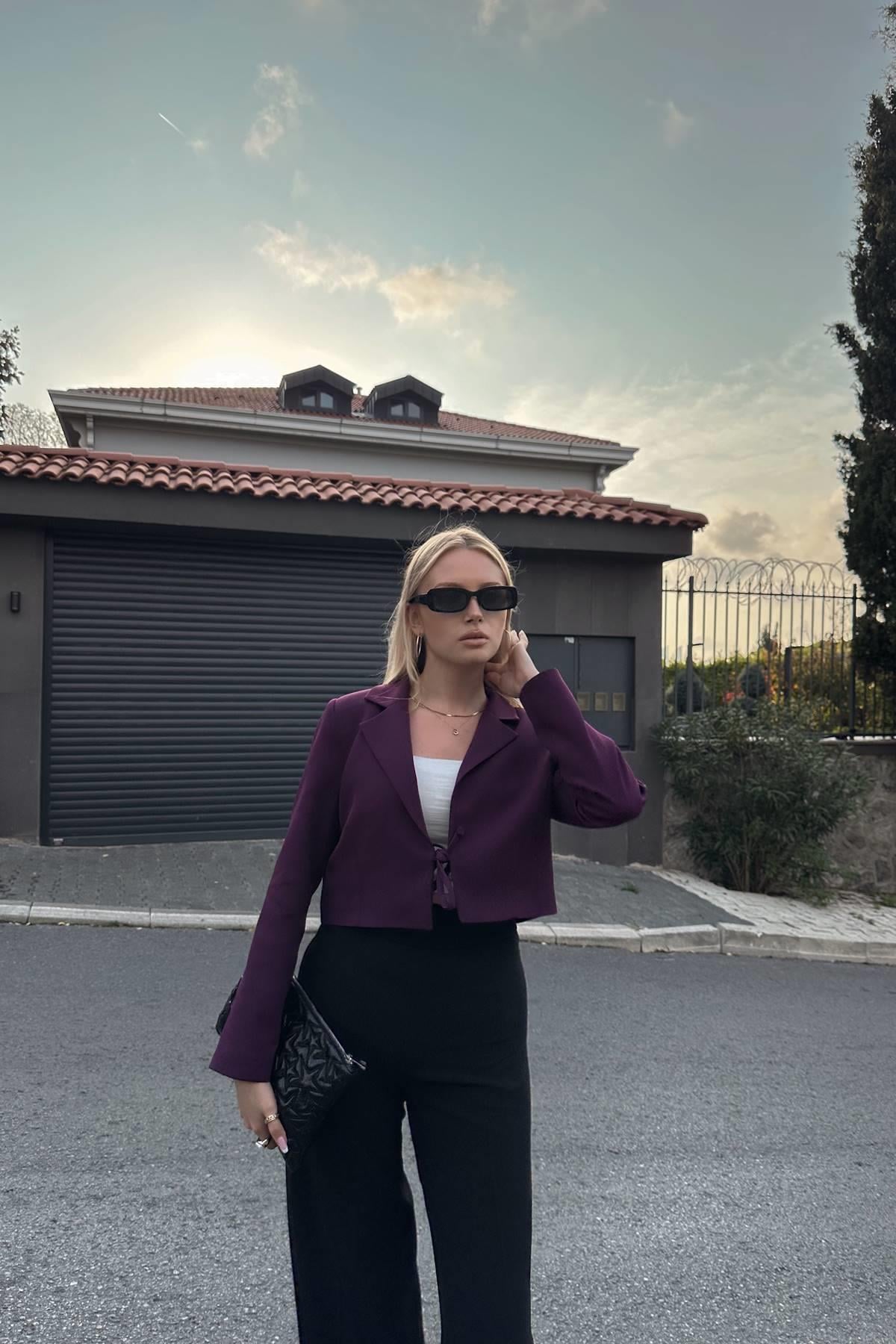 ÖN BAĞLAMA DETAY KISA CEKET