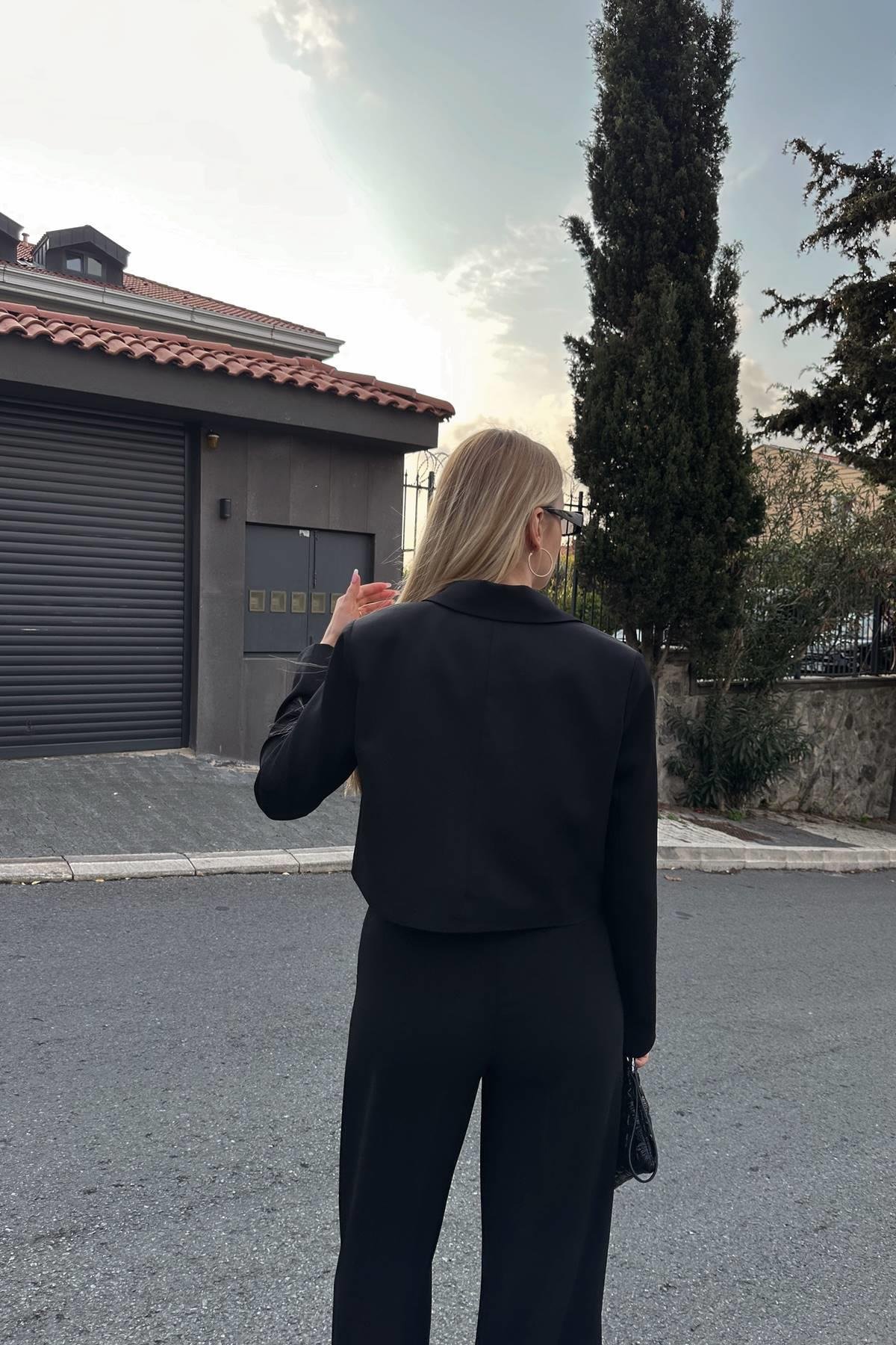ÖN BAĞLAMA DETAY KISA CEKET