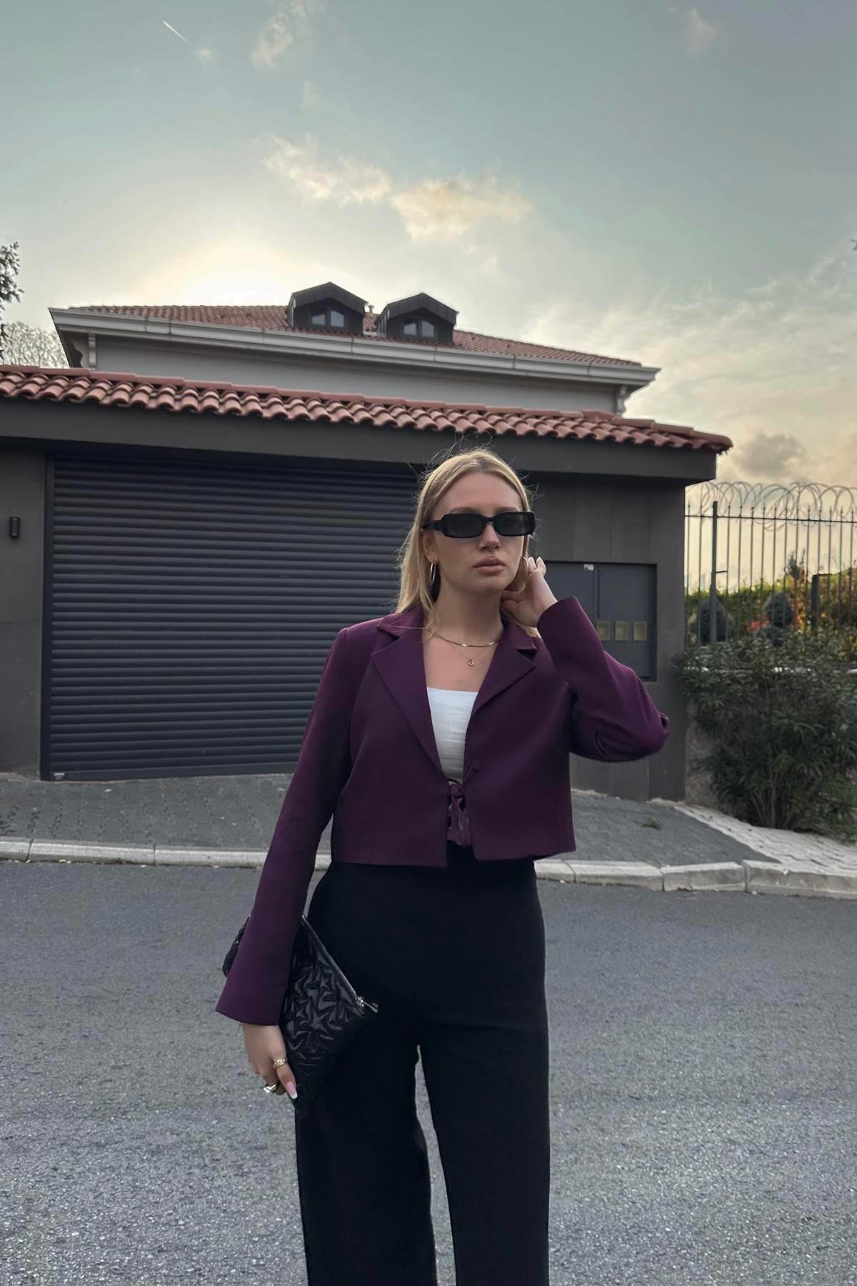 ÖN BAĞLAMA DETAY KISA CEKET