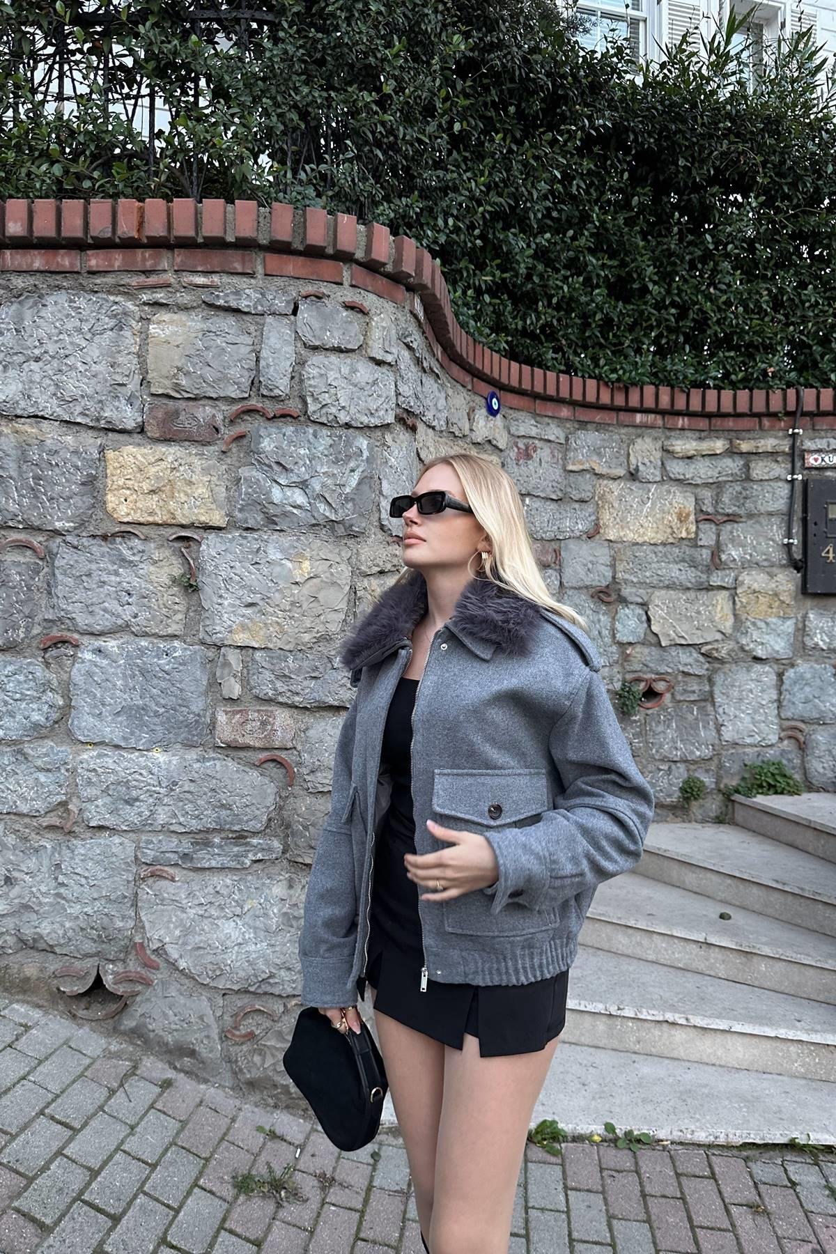YAKA KÜRK DETAYLI KAŞE MONT