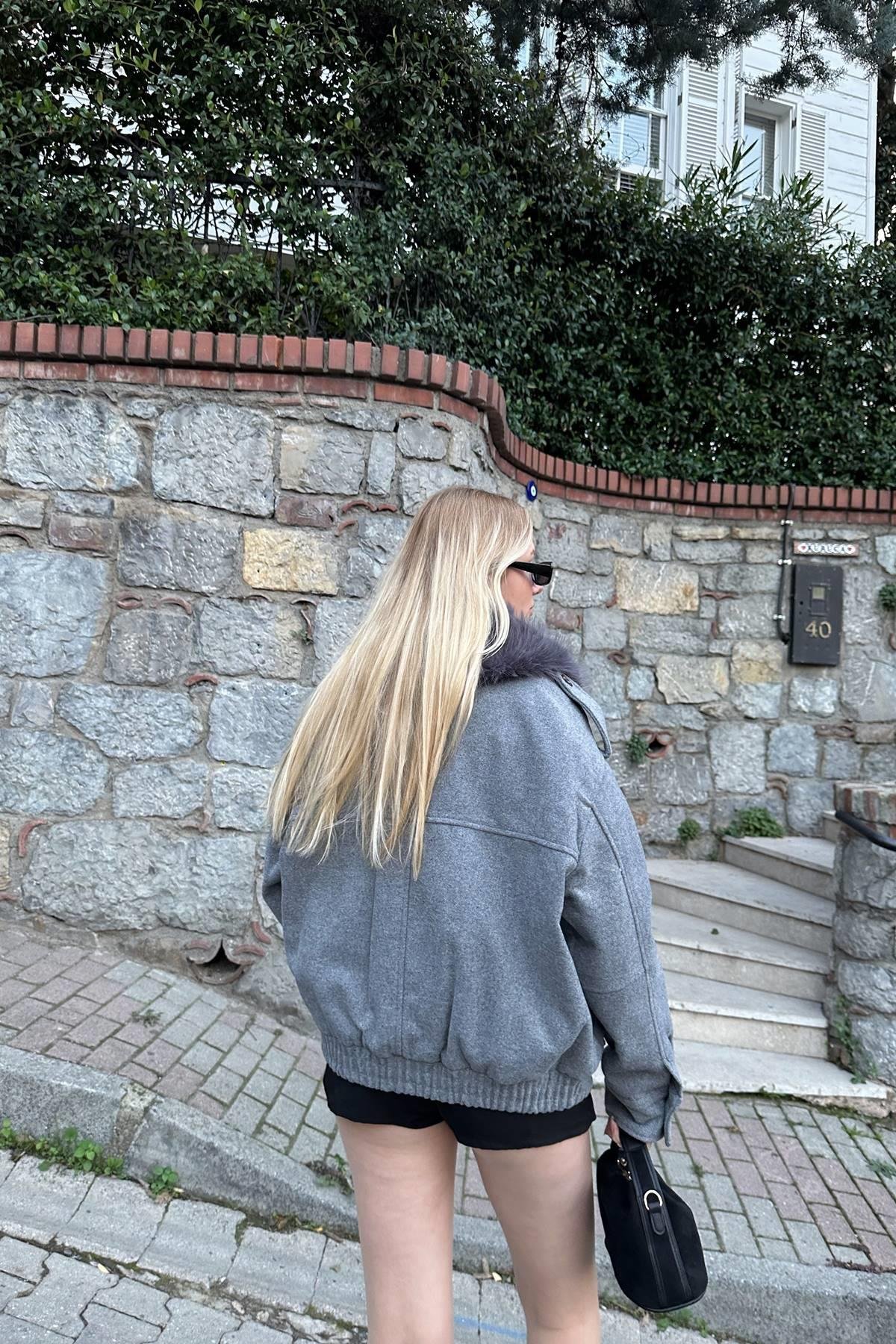 YAKA KÜRK DETAYLI KAŞE MONT