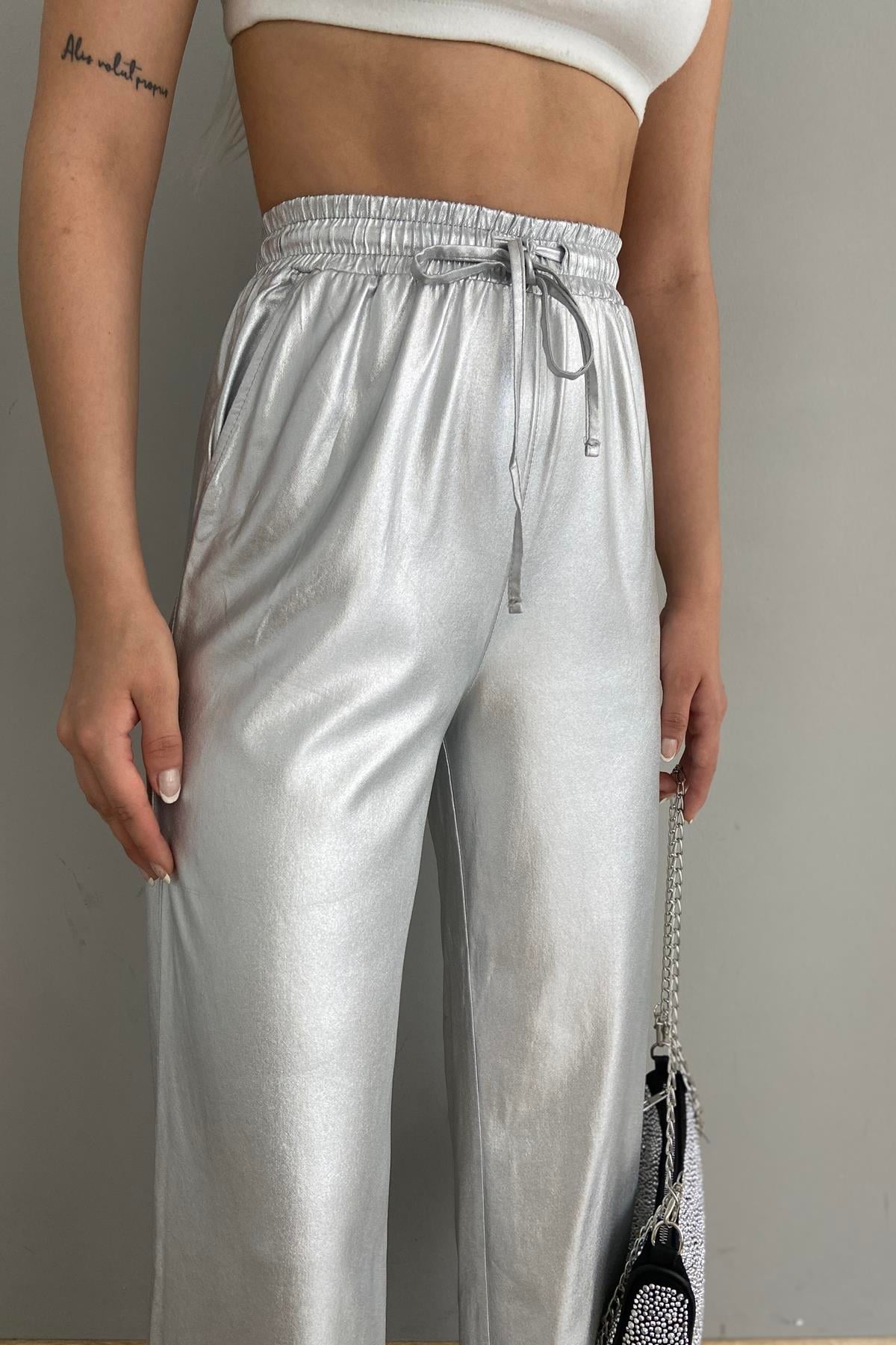 BELİ LASTİKLİ PARLAK PANTOLON
