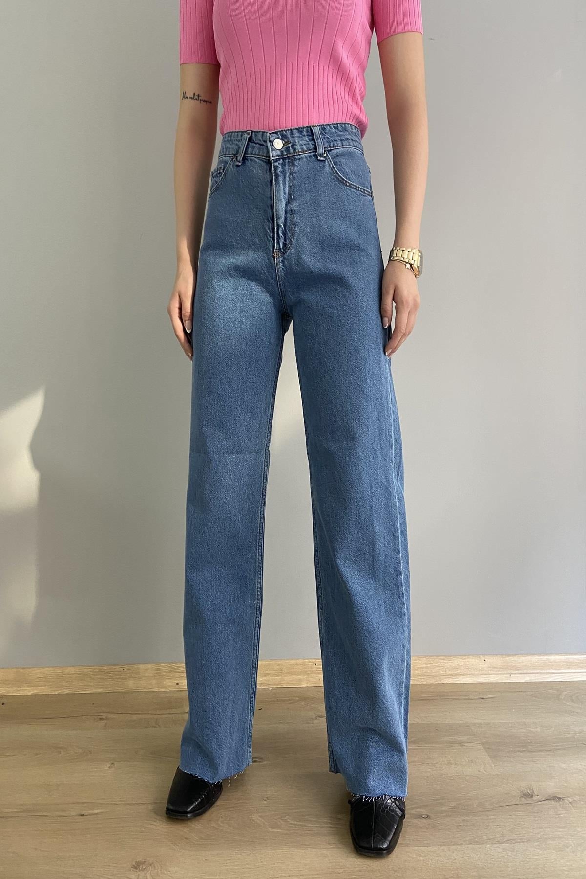 BOL PAÇA KESİK PANTALON