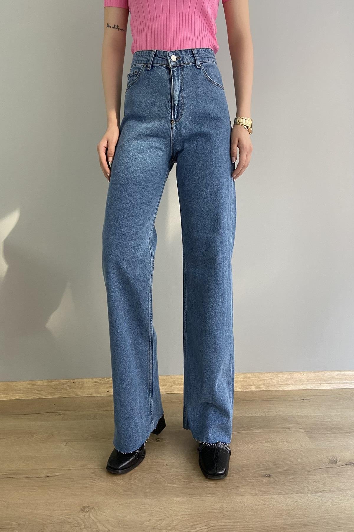 BOL PAÇA KESİK PANTALON