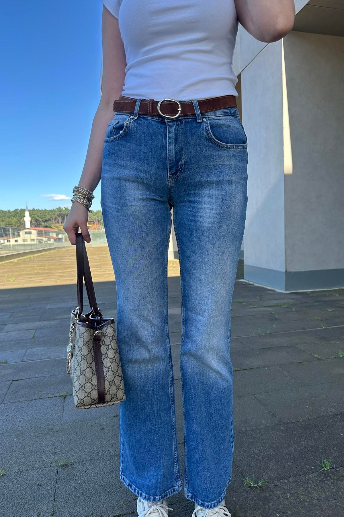 DÜŞÜKBEL KEMERLİ KOT PANTOLON