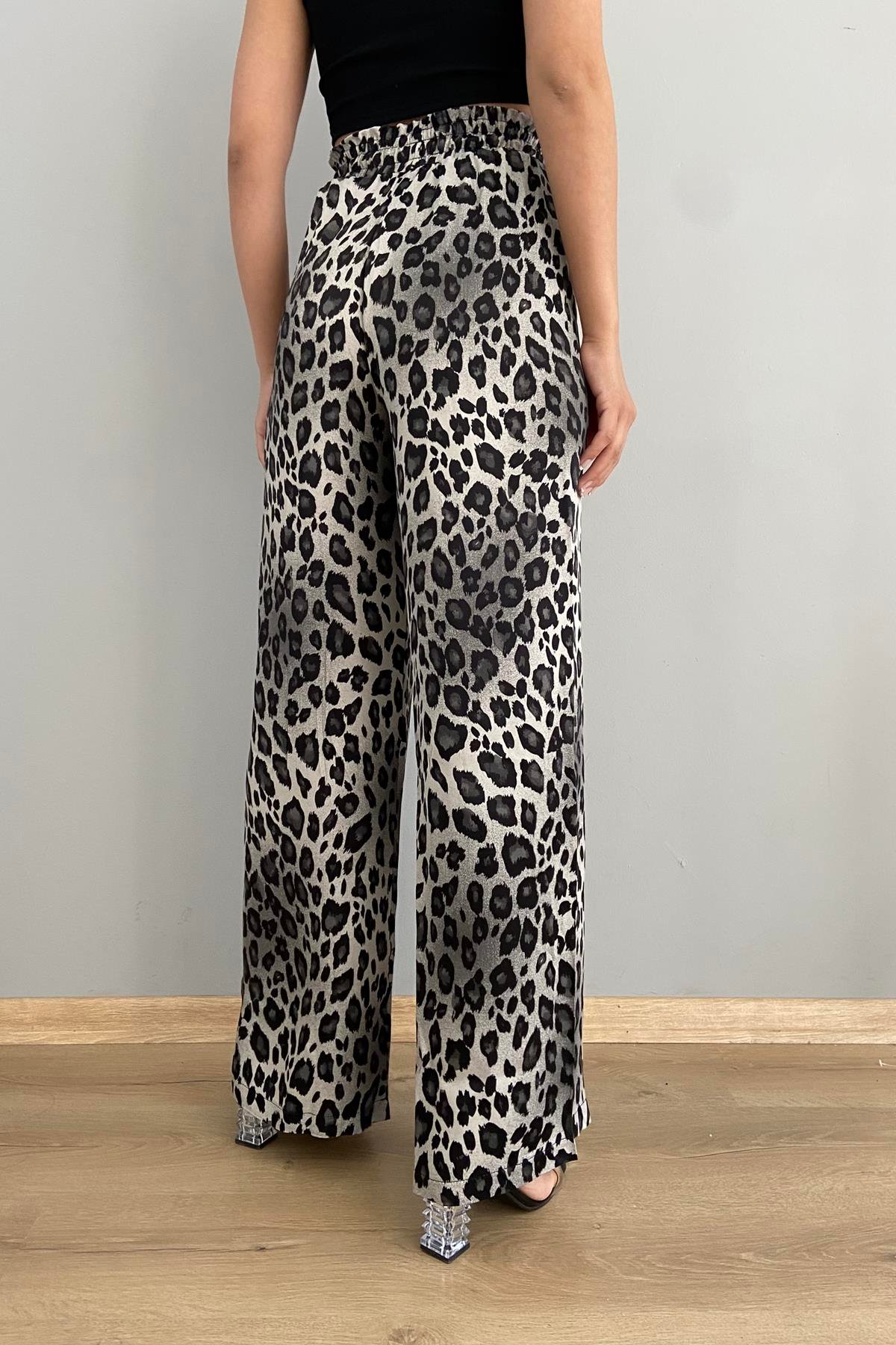 GRİ LEOPAR DESENLİ SATEN PANTOLON