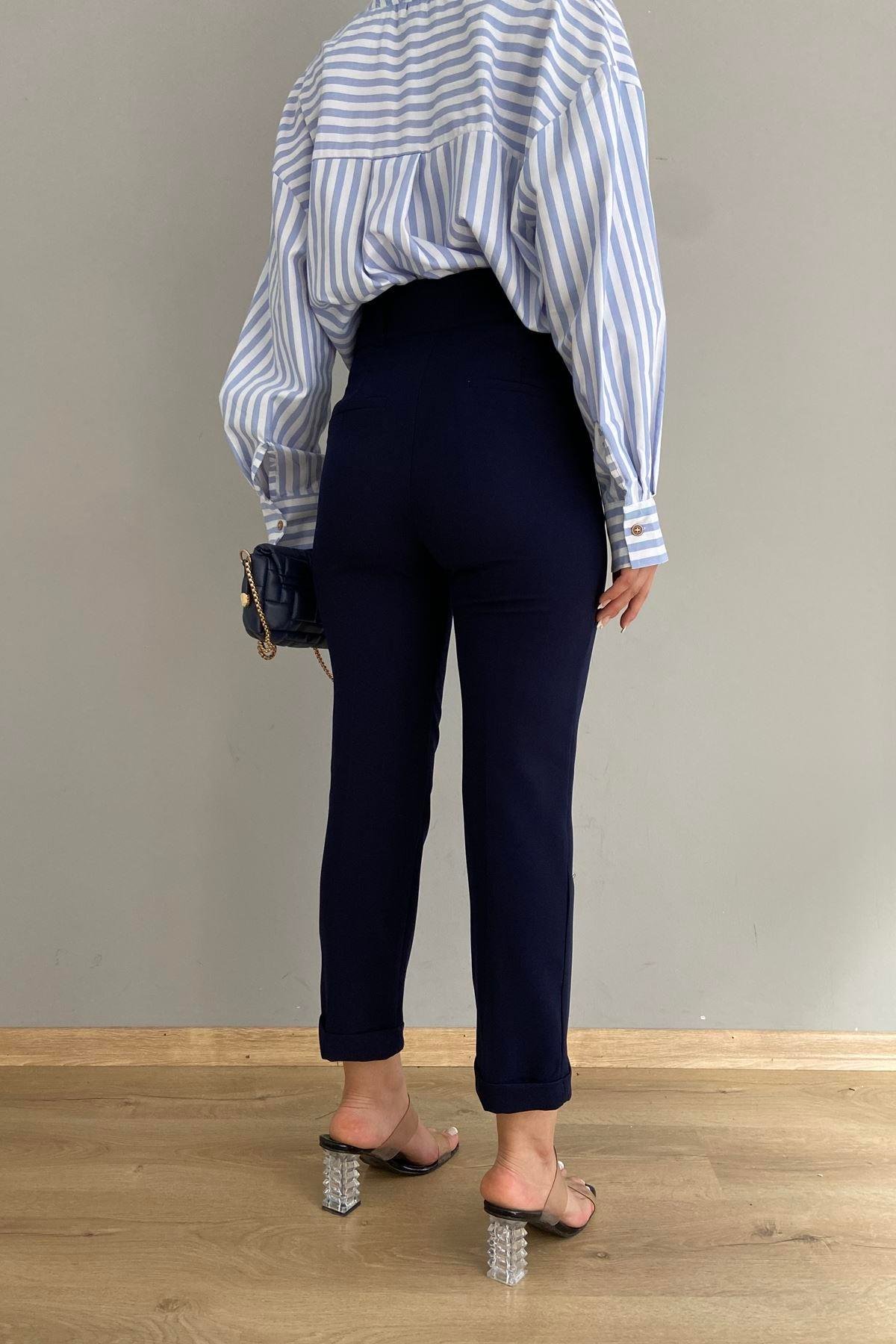 KEMERİ TEK PİLE DUBLE PAÇA PANTOLON