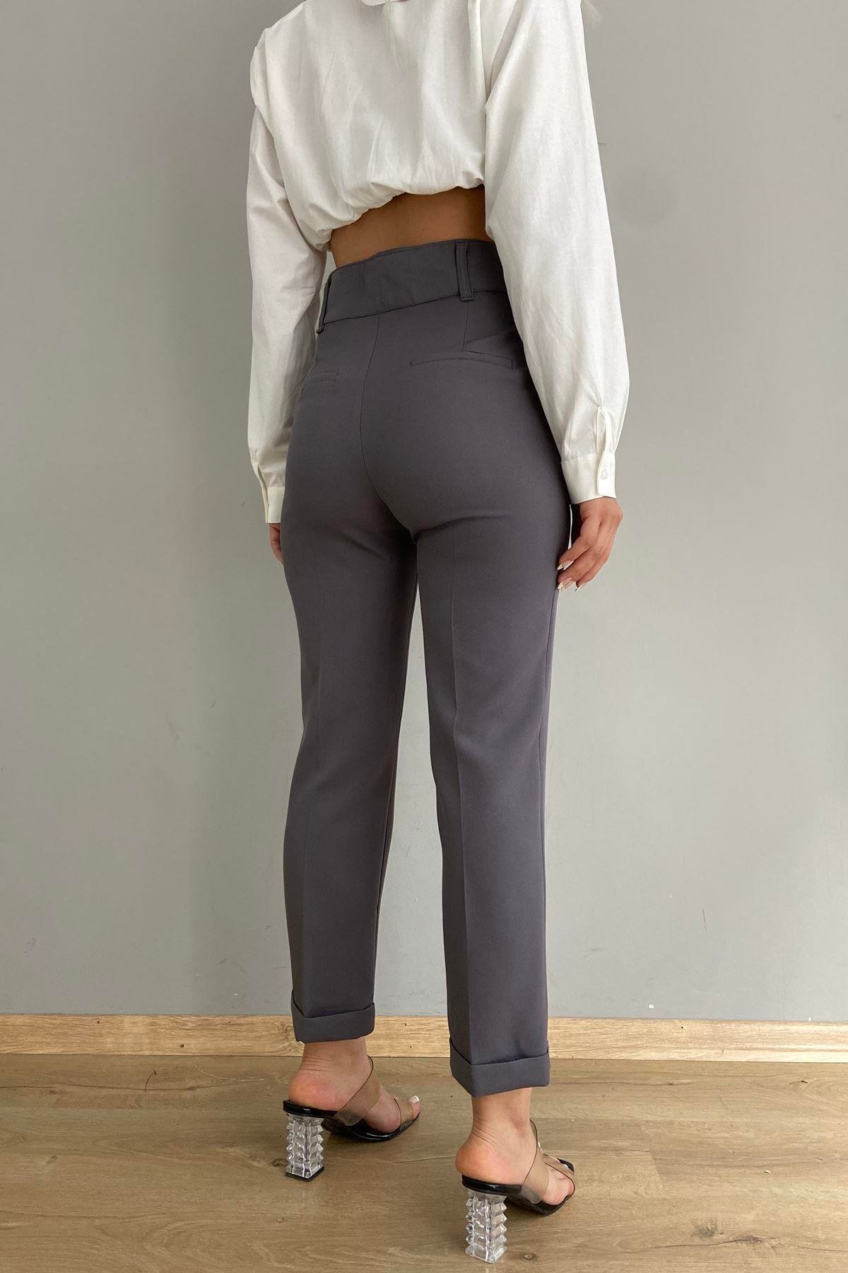KEMERİ TEK PİLE DUBLE PAÇA PANTOLON