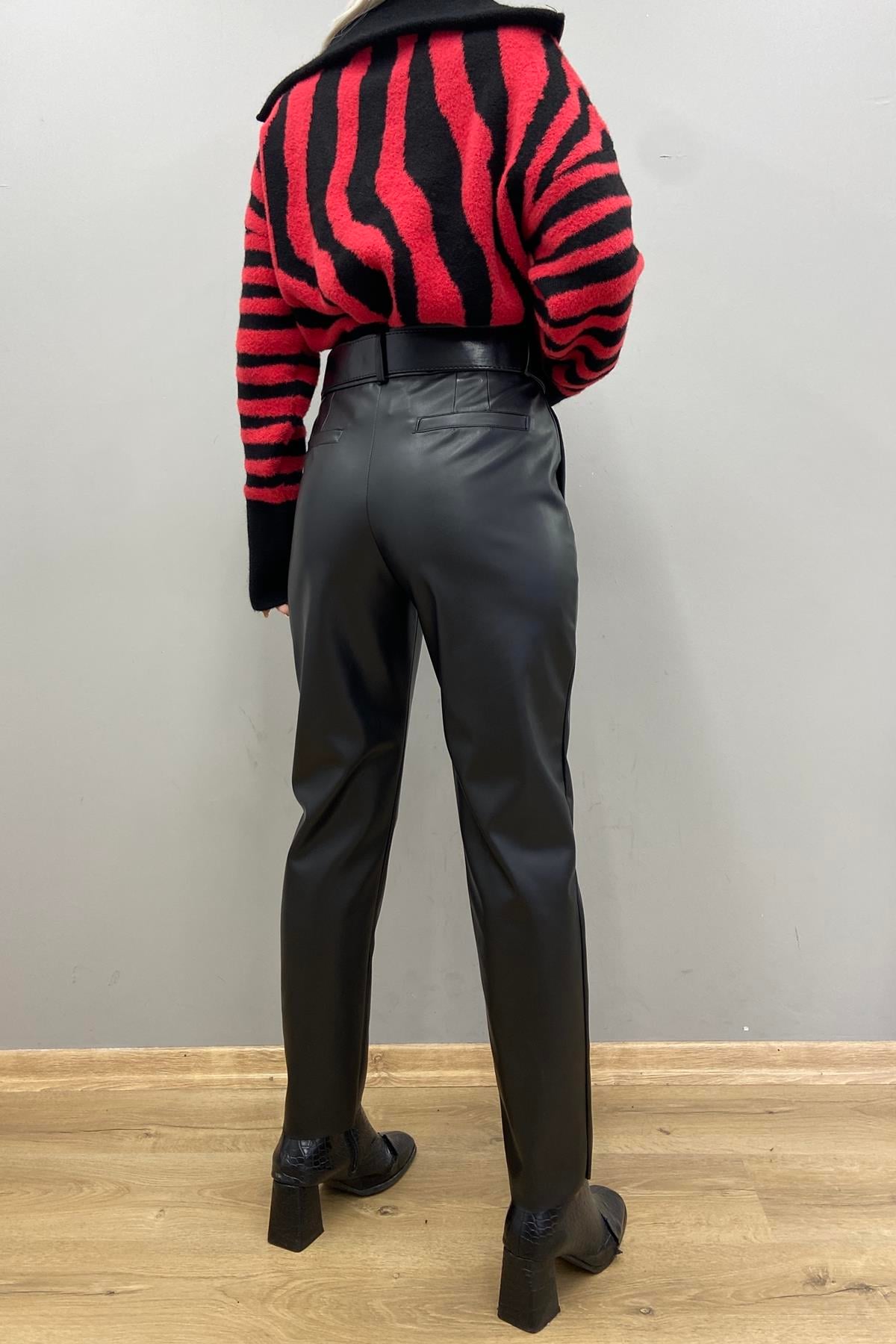 KEMERLİ DERİ PANTALON