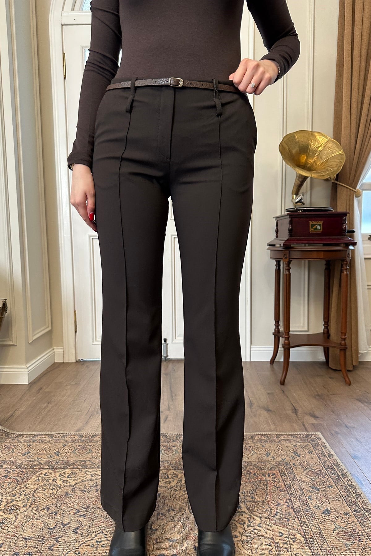 KEMERLİ DÜZ KESİM PANTOLON