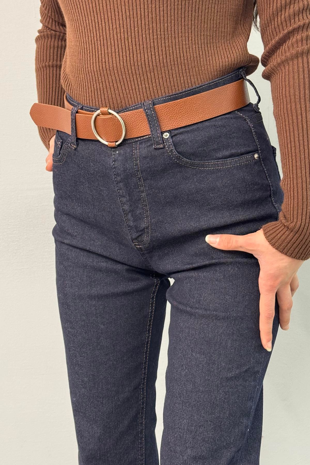 KEMERLİ PAÇA UCU KESİK PANTOLON