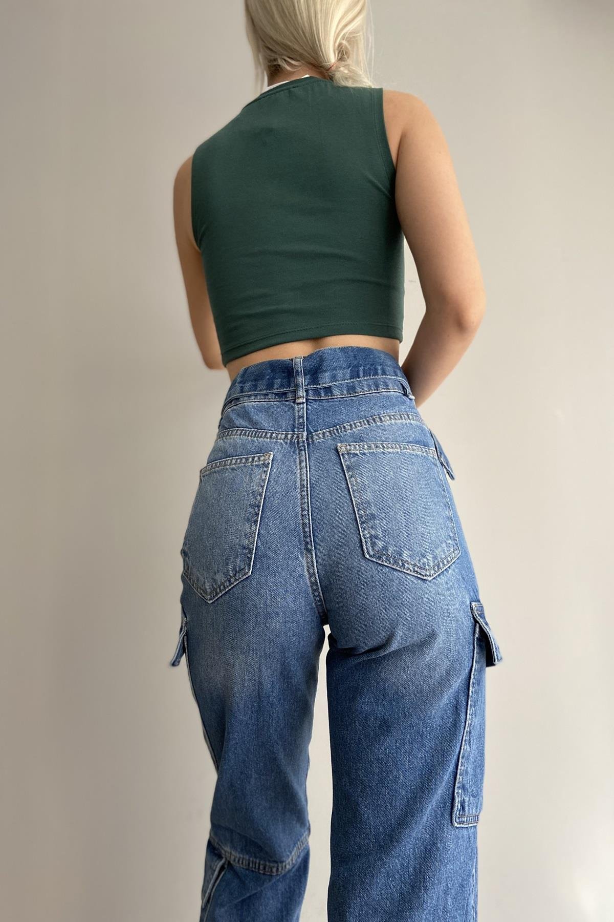 KEMERLİ YAN CEPLİ KOT PANTALON