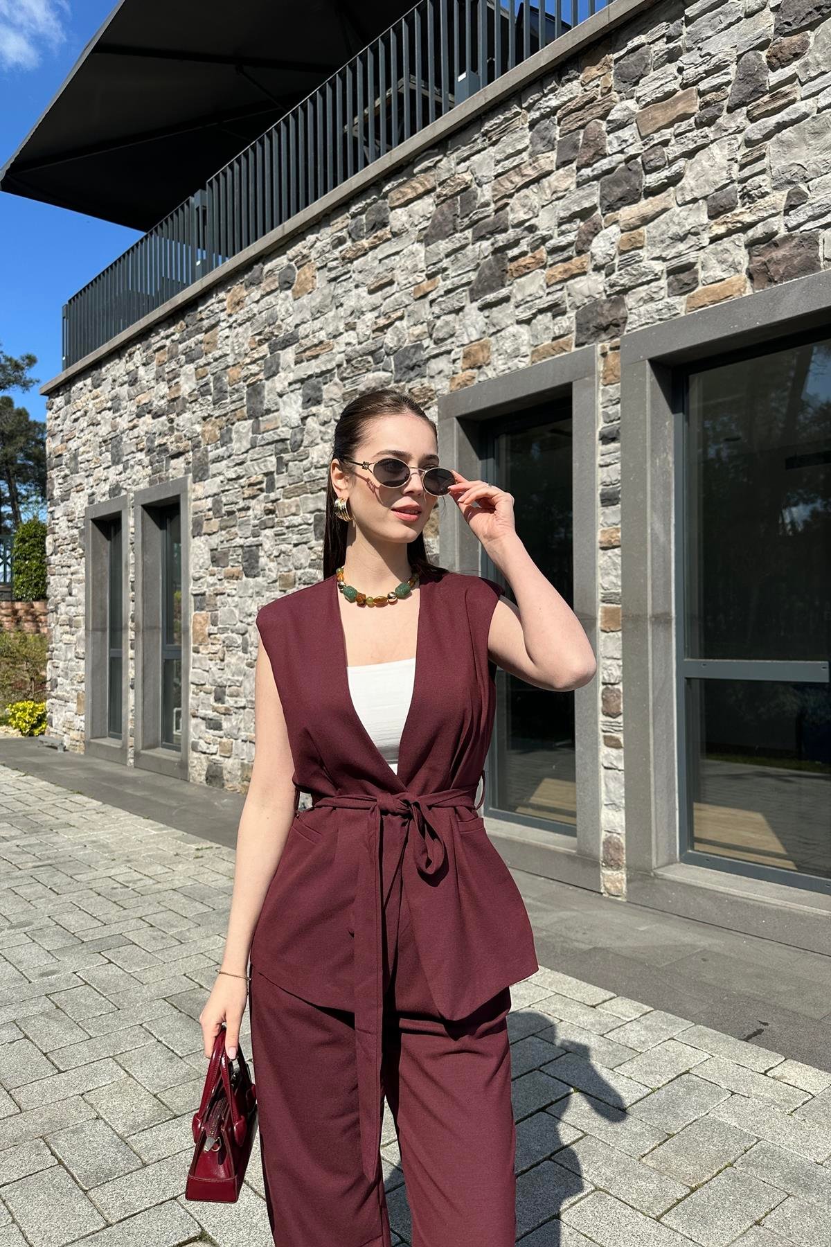 BEL KUŞAK DETAYLI YELEKLİ  PANTLON TAKIM