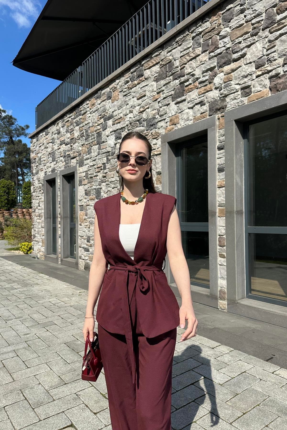 BEL KUŞAK DETAYLI YELEKLİ  PANTLON TAKIM