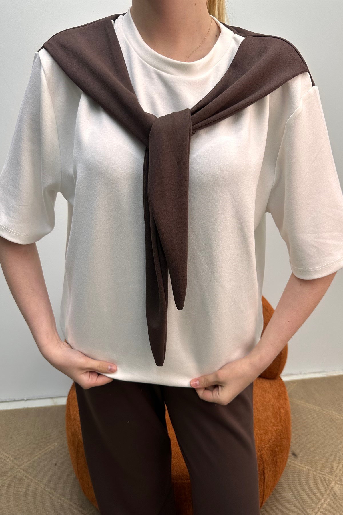 FULAR DETAYLI TSHIRT PANTOLON TAKIM